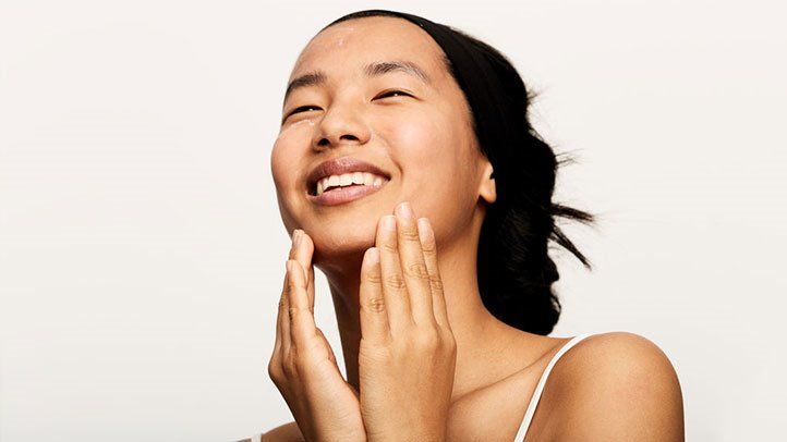 Best Moisturizers with SPF for Acne-Prone Skin in 2023